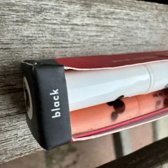 The Crème Shop Disney Eyeliner Dual Sided Stamp Black New - Picture 2 of 4